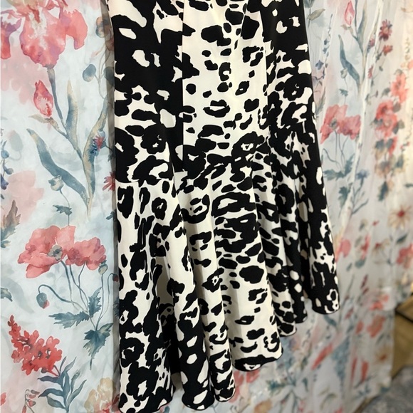 Vintage Stylish Black and White Sleeveless Dress - Picture 3 of 8